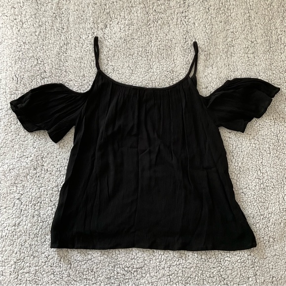 One (Heart) Clothing Womens Cold Shoulder short sleeve Top Black size Medium - Picture 4 of 10